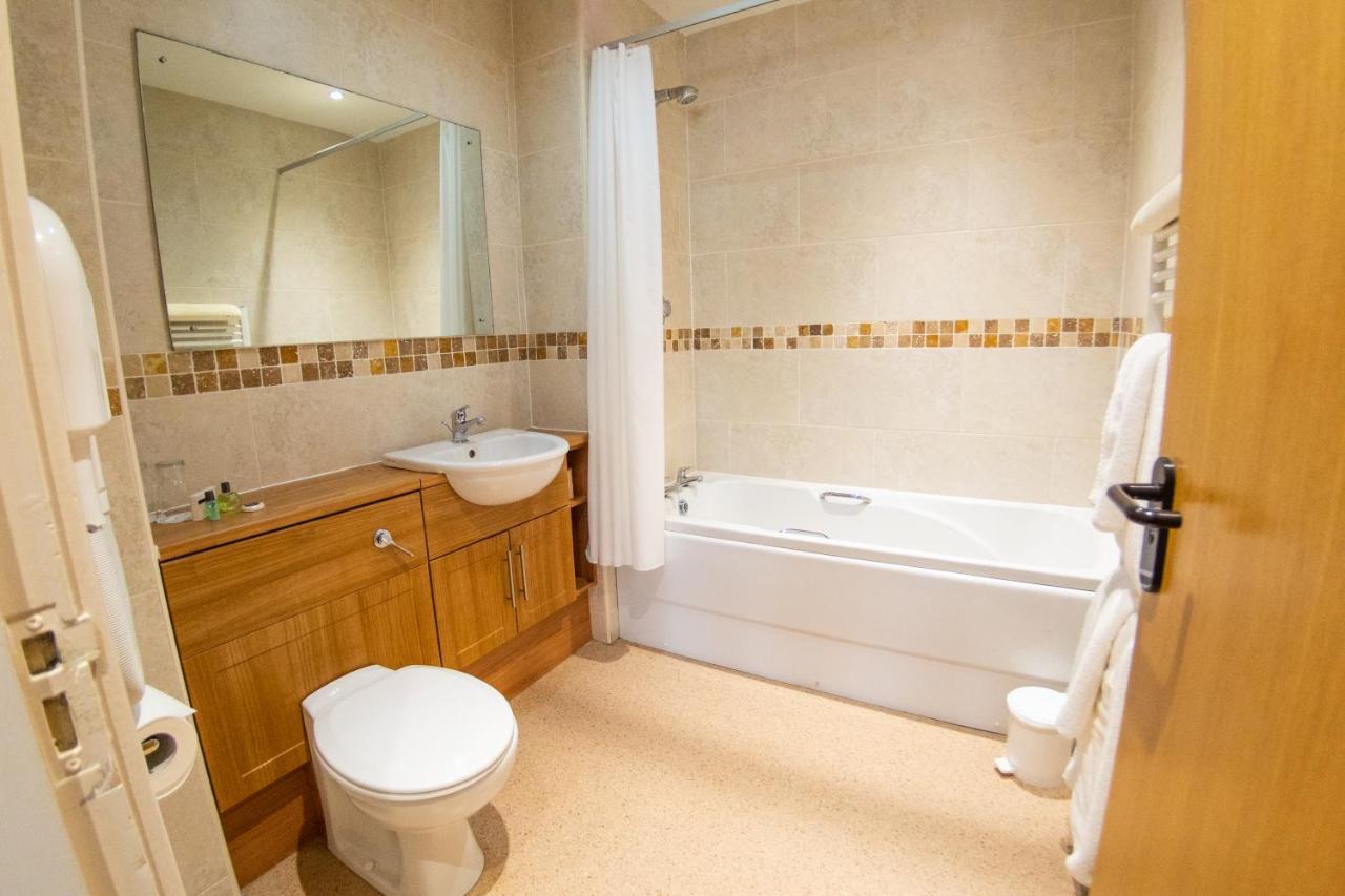 Hotel Burntwood Court