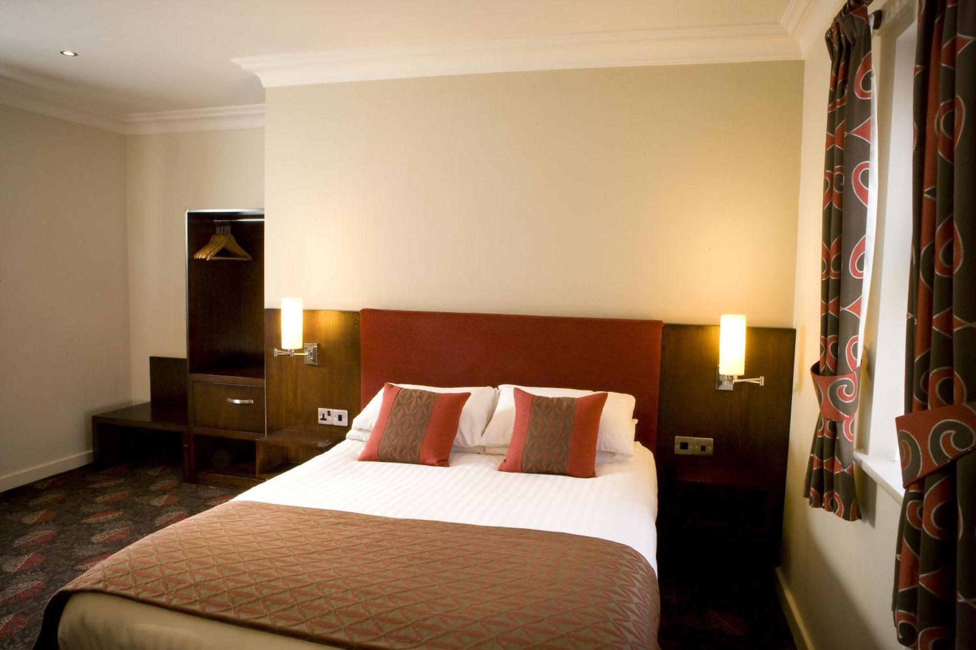 Hotel Burntwood Court 5*